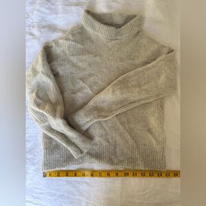 EVERLANE The Alpaca Crew Women's Sweater /Cardigan size S Petite Light Grey